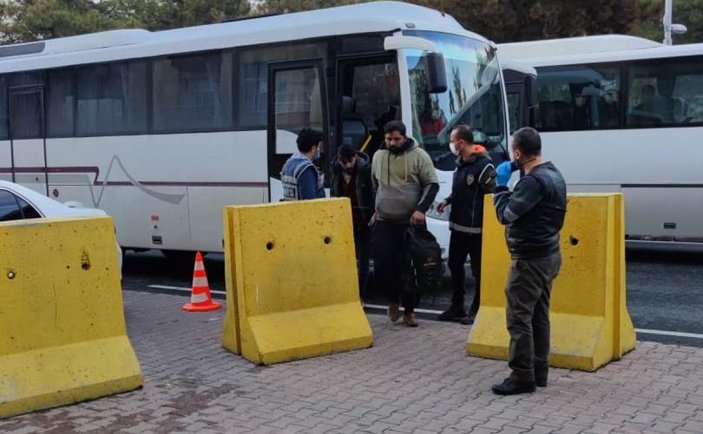 Malatya'da 32 kaçak göçmen yakalandı -6