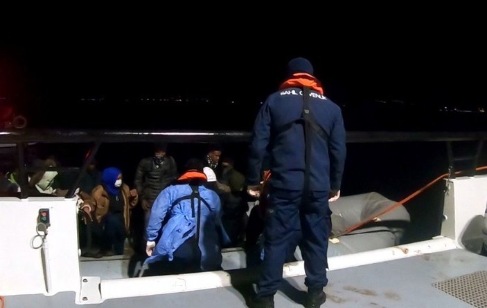 İzmir açıklarında 50 kaçak göçmen kurtarıldı  -2