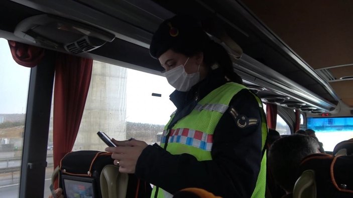Cenaze törenine katılan korona virüslü kadın otobüste yakalandı: Karantinaya alındı -2