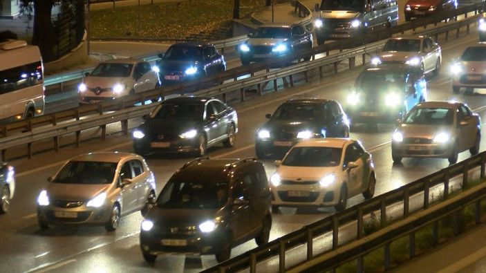 d İstanbul'da haftanın ilk iş gününde trafik yoğunluğu -5