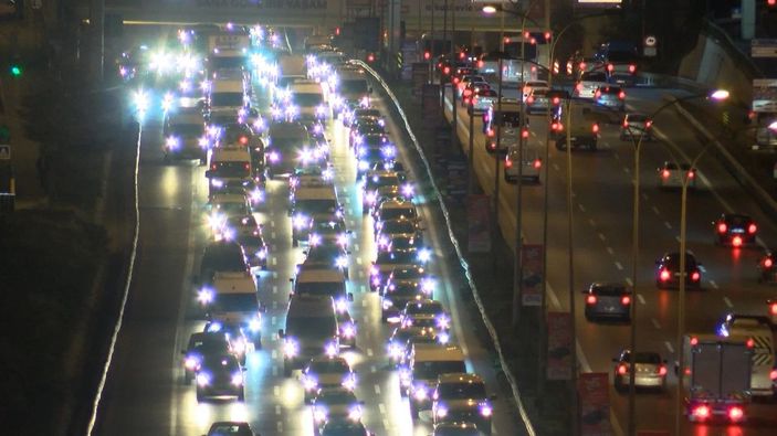 İstanbul'da haftanın ilk iş gününde trafik yoğunluğu  -2