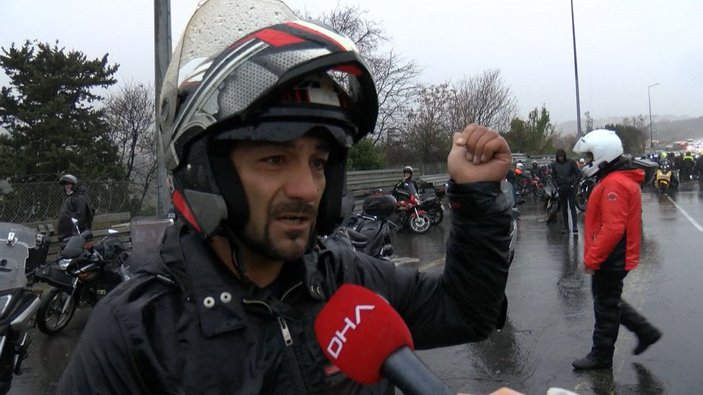 Köprü motosikletlilere kapatıldı, onlarca motosikletli yağmur altında bekledi -7