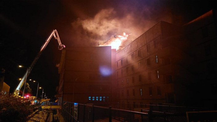 Rize’de yurt binası çatısında yangın, öğrenciler tahliye edildi -6