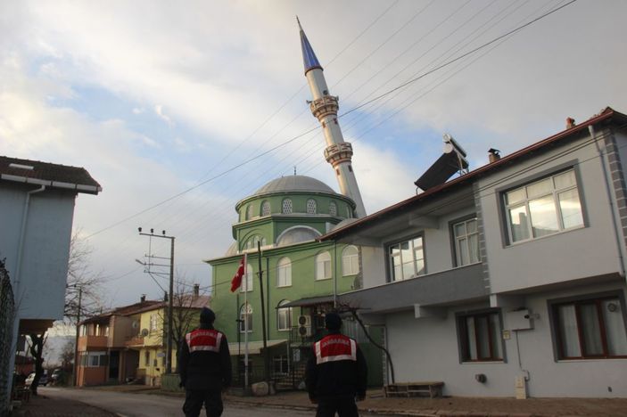 Caminin minaresi fırtınaya dayanamadı -3