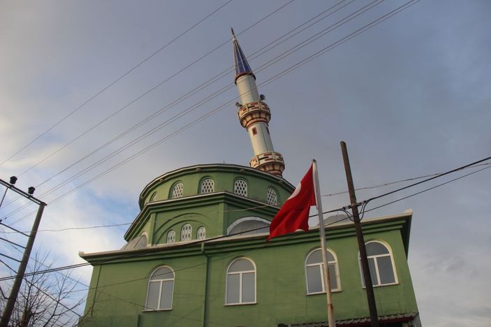 Caminin minaresi fırtınaya dayanamadı -5