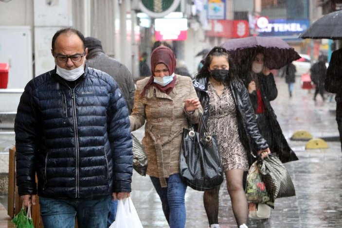 Zonguldak'ta şiddetli rüzgar; sürüklenen konteyneri böyle tuttular -7