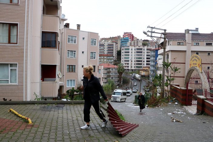 Zonguldak'ta şiddetli rüzgar; sürüklenen konteyneri böyle tuttular -1