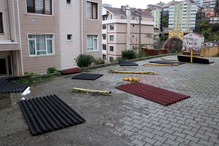Zonguldak'ta şiddetli rüzgar; sürüklenen konteyneri böyle tuttular -3