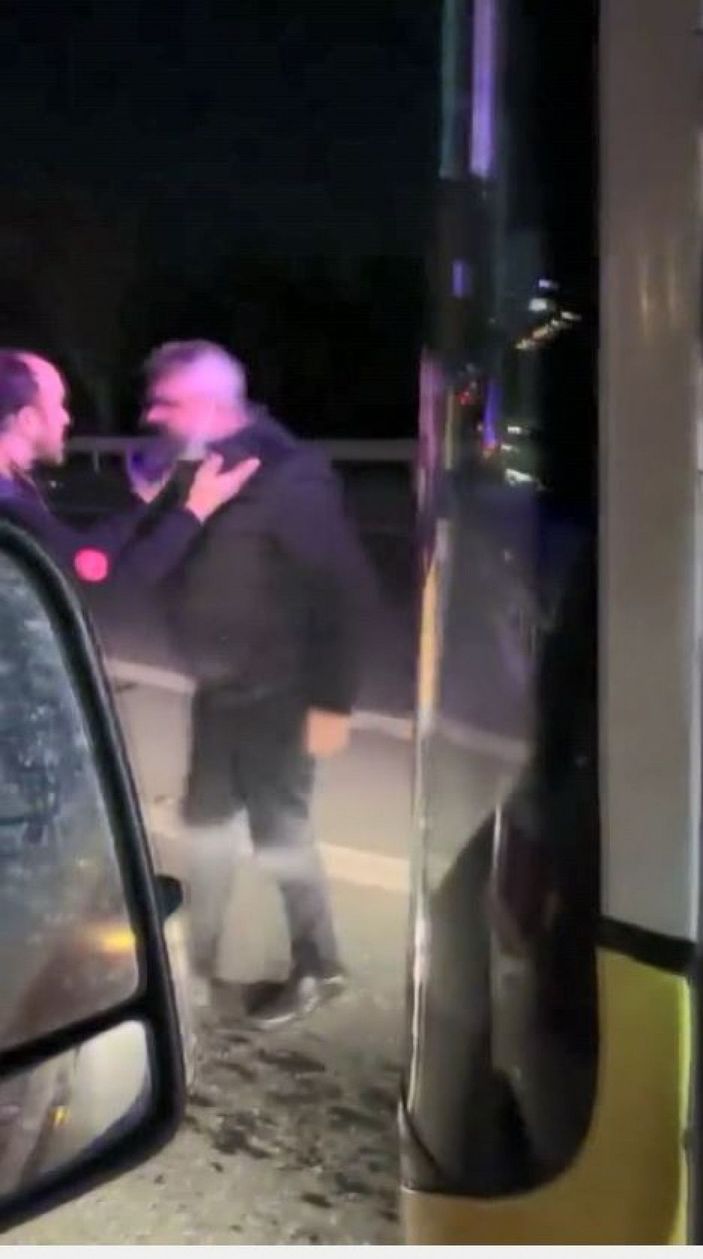 İETT şoföründen ambulans sürücüsüne dayak -2