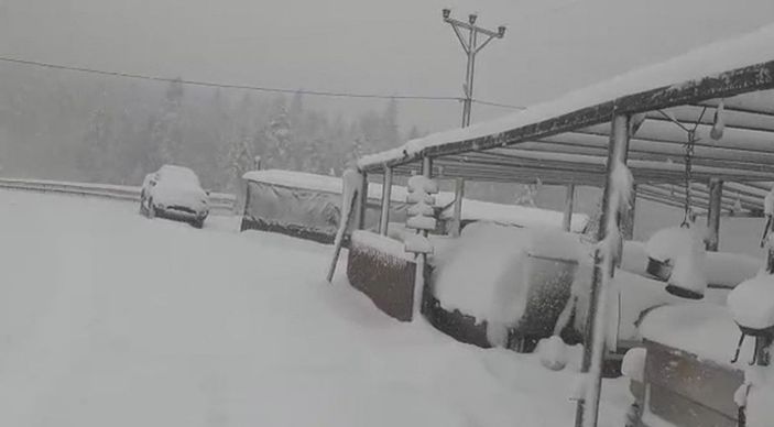 Rize'nin yükseklerinde kar kalınlığı 30 santimi geçti -5