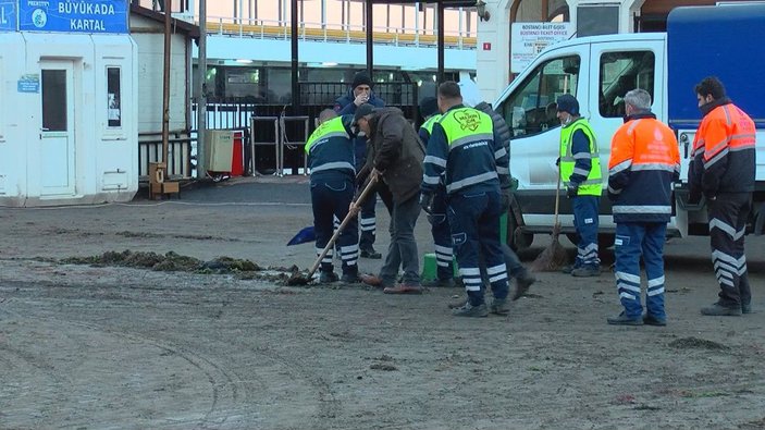 Tsunami gibi...Büyükada'yı lodosla dev dalgalar böyle vurdu -8