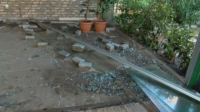 Tsunami gibi...Büyükada'yı lodosla dev dalgalar böyle vurdu -4