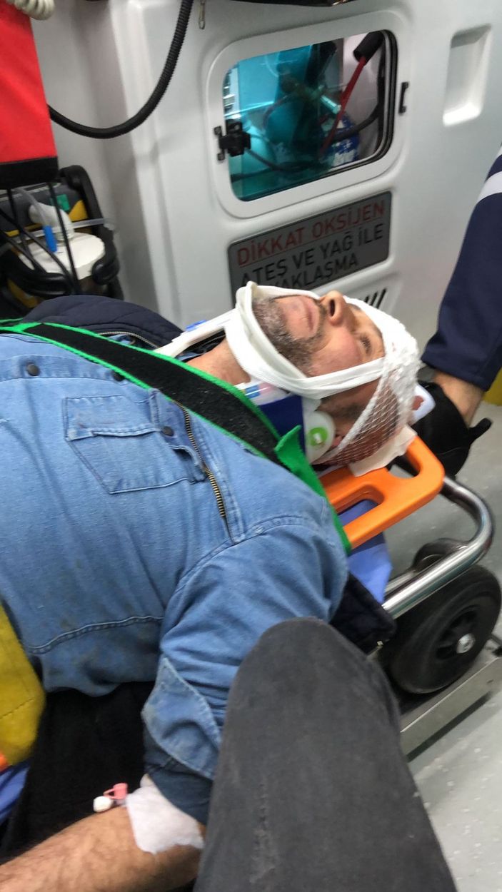 Esenyut'ta yine aynı cadde yine kaza; otomobilin yayaya çarptığı anlar kamerada -5