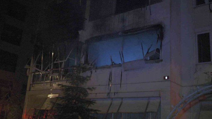 Kadıköy’de 10 katlı apartmanda yangın paniği -2