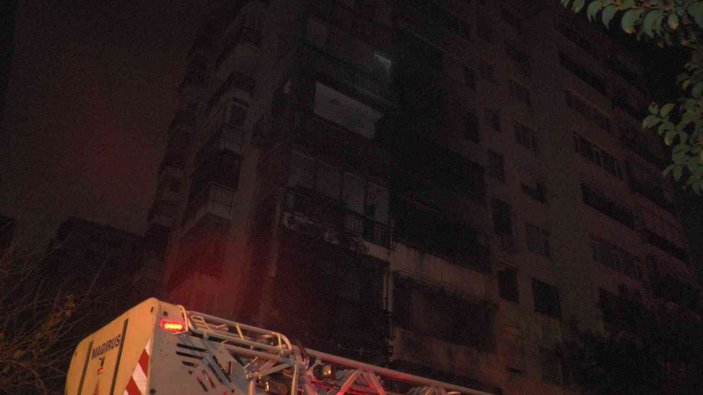 Kadıköy’de 10 katlı apartmanda yangın paniği -4