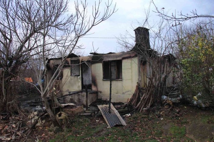 Tek katlı ev alev alev yandı 1 kişi öldü -7