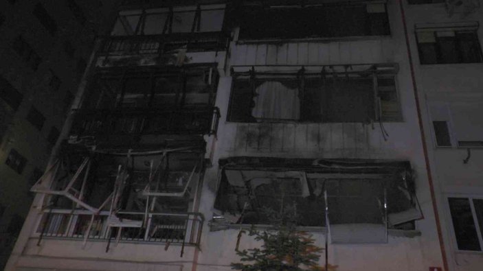 Kadıköy’de 10 katlı apartmanda yangın paniği -6
