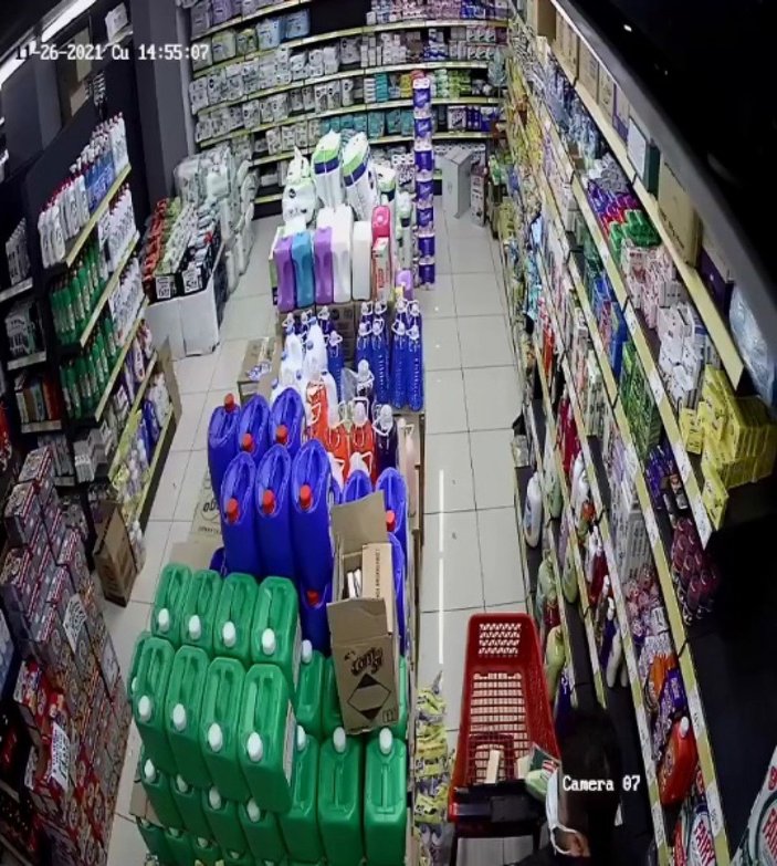 Sultangazi'de 3 farklı iş yerinde yaşanan hırsızlık kamerada  -5