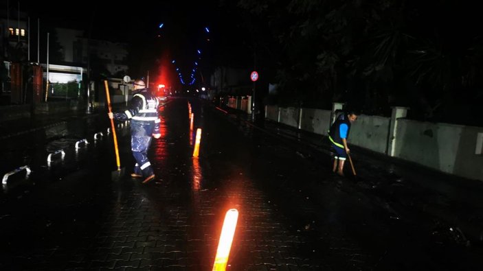 Marmaris’te sağanak yağış sonrası cadde ve sokaklar sele döndü -4