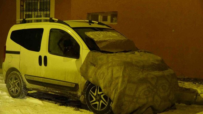 Otomobillerin donmasına karşı naylon ve battaniyeli önlem -4