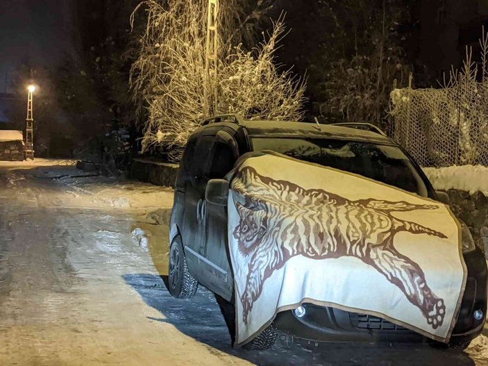 Otomobillerin donmasına karşı naylon ve battaniyeli önlem -7