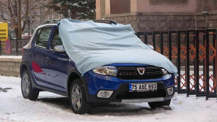 Otomobillerin donmasına karşı naylon ve battaniyeli önlem -5