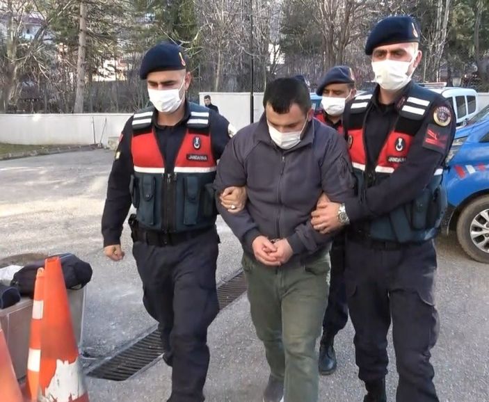 Boşanma aşamasındaki eşinin baba evini silahla basan adam tutuklandı -1