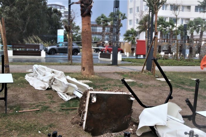 Antalya’da milyonlarca turisti ağırlayan sahil moloz yığınına döndü -3