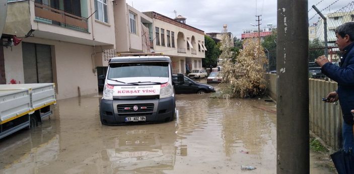 Mersin'de şiddetli yağış hayatı olumsuz etkiledi -2