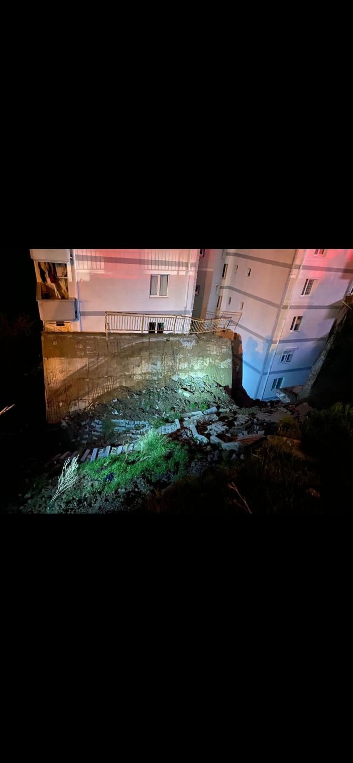 İzmir'de istinat duvarı çöktü: 88 daire boşaltıldı  -7