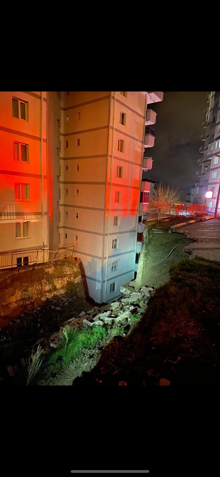 İzmir'de istinat duvarı çöktü: 88 daire boşaltıldı  -4