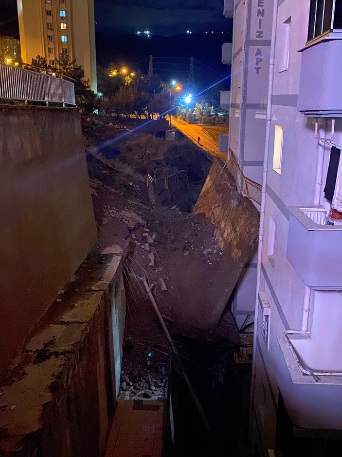 İzmir'de istinat duvarı çöktü: 88 daire boşaltıldı  -6