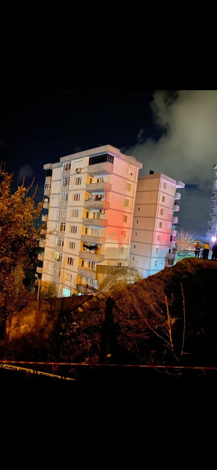 İzmir'de istinat duvarı çöktü: 88 daire boşaltıldı  -3