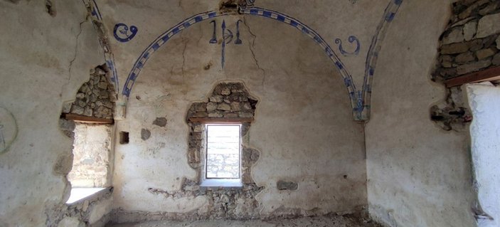 Tarihi camideki utandıran görüntüler temizlendi -3