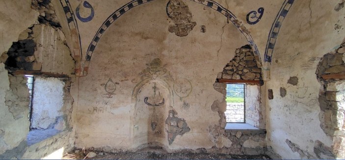 Tarihi camideki utandıran görüntüler temizlendi -9
