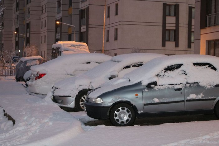 Yüksekova'da kar yağışı; 10 köy ile 20 mezra yolu kapandı -1