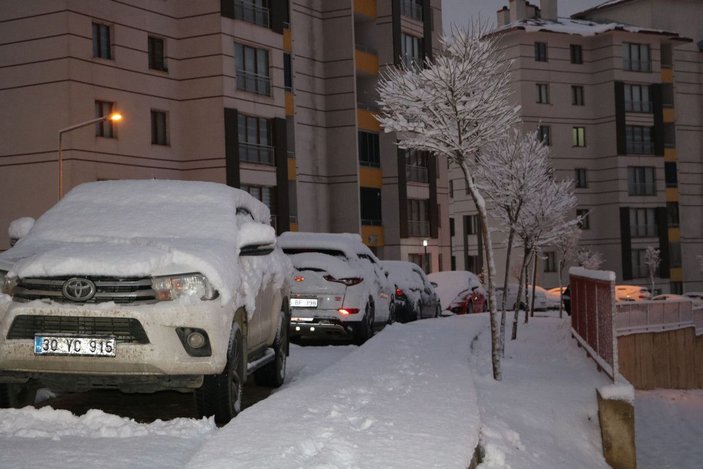 Yüksekova'da kar yağışı; 10 köy ile 20 mezra yolu kapandı -2