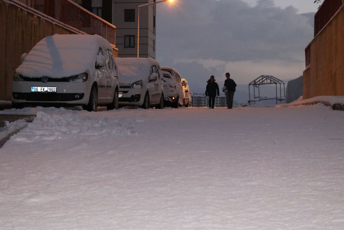 Yüksekova'da kar yağışı; 10 köy ile 20 mezra yolu kapandı -3