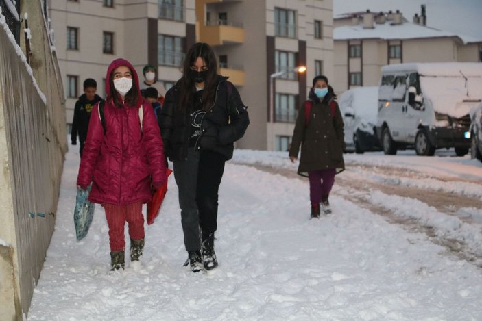 Yüksekova'da kar yağışı; 10 köy ile 20 mezra yolu kapandı -6