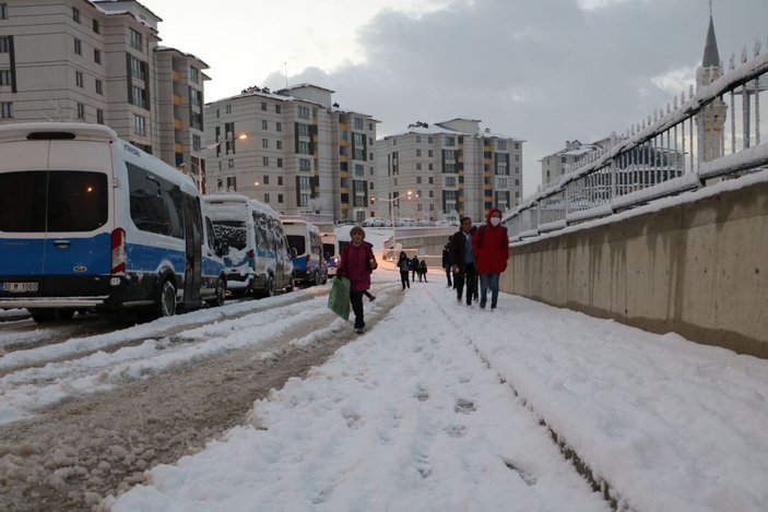 Yüksekova'da kar yağışı; 10 köy ile 20 mezra yolu kapandı -8