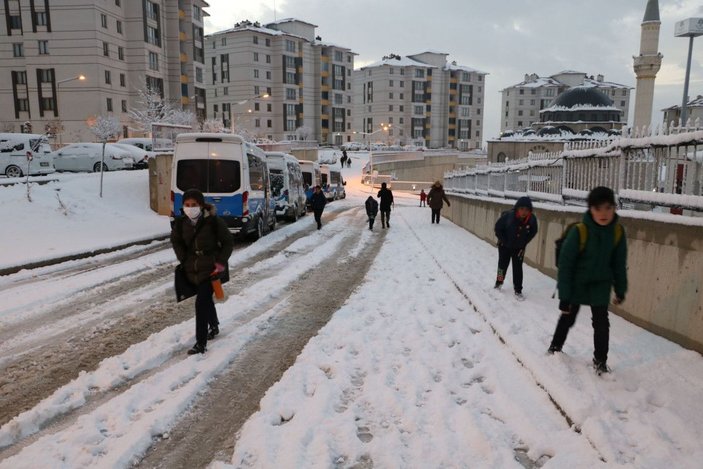 Yüksekova'da kar yağışı; 10 köy ile 20 mezra yolu kapandı -7