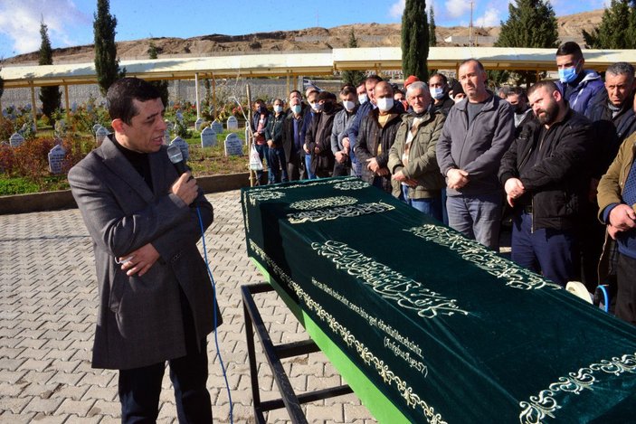 Yurtta başı satırla kesilerek öldürülen Mehmet toprağa verildi -2