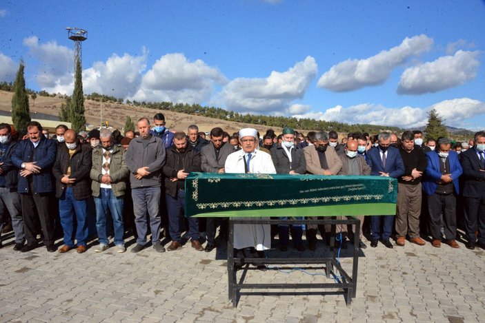 Yurtta başı satırla kesilerek öldürülen Mehmet toprağa verildi -8