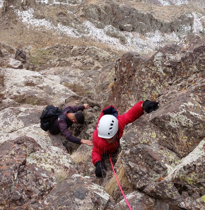 14 yaşındaki Muhammed, tek bacağıyla 2 bin 540 rakımlı Tekelti Dağı'na tırmandı -4