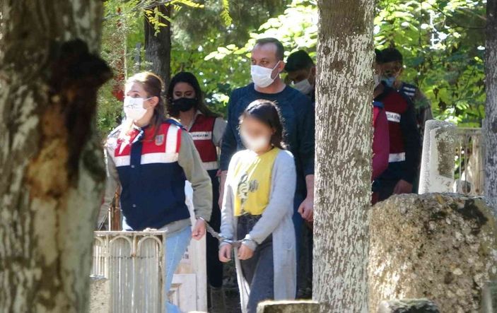 Bebeğini diri diri gömmeye çalışan anne ve anneannenin cezası bellli oldu -1