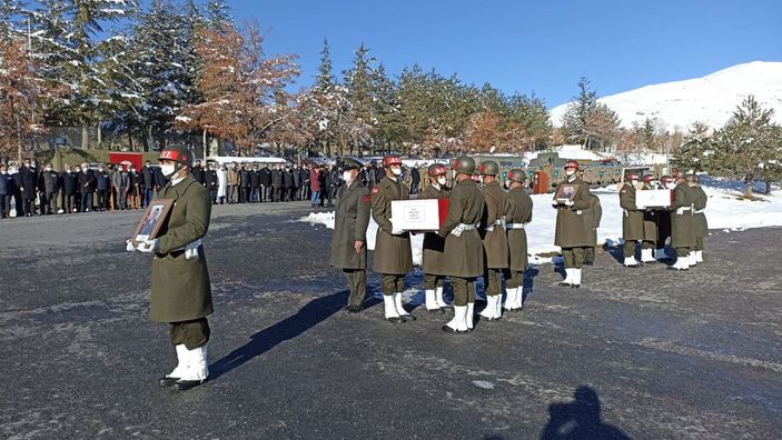 Hakkari'de 3 şehit için askeri tören -5