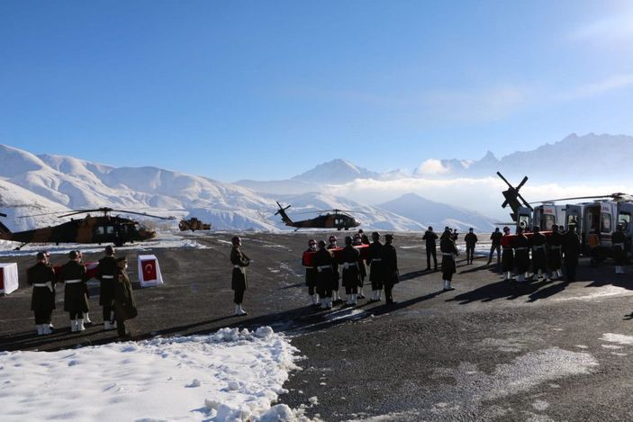 d Hakkari'de 3 şehit için askeri tören -10