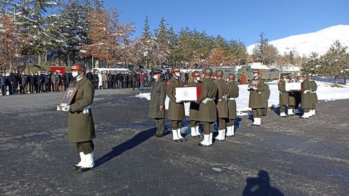 Hakkari'de 3 şehit için askeri tören -2