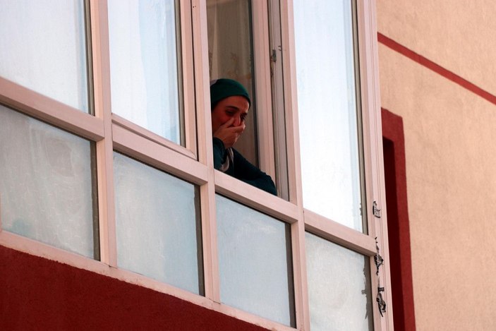 Eşini ve üvey kızını öldürüp, aynı bıçakla kendisini yaraladı -6