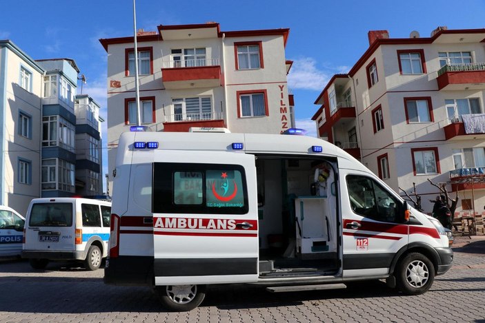 Eşini ve üvey kızını öldürüp, aynı bıçakla kendisini yaraladı -4